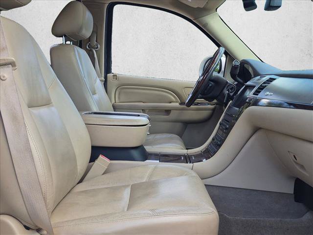 Used 2011 Cadillac Escalade 4WD Hybrid image 25