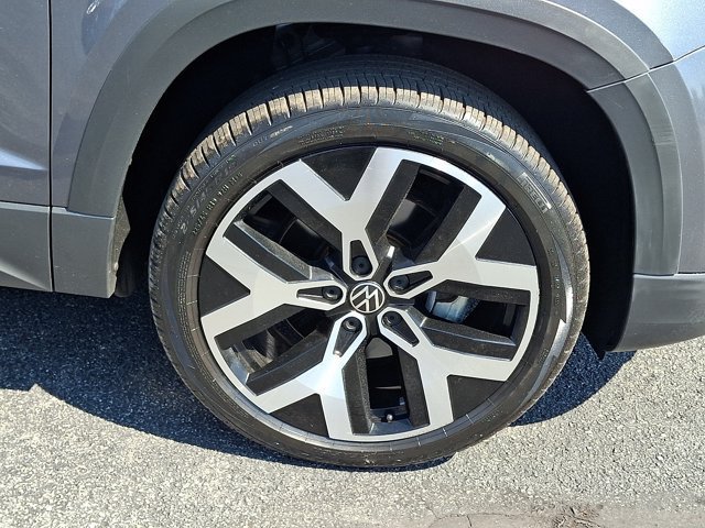 Certified 2022 Volkswagen Taos SEL AWD/4WD image 11