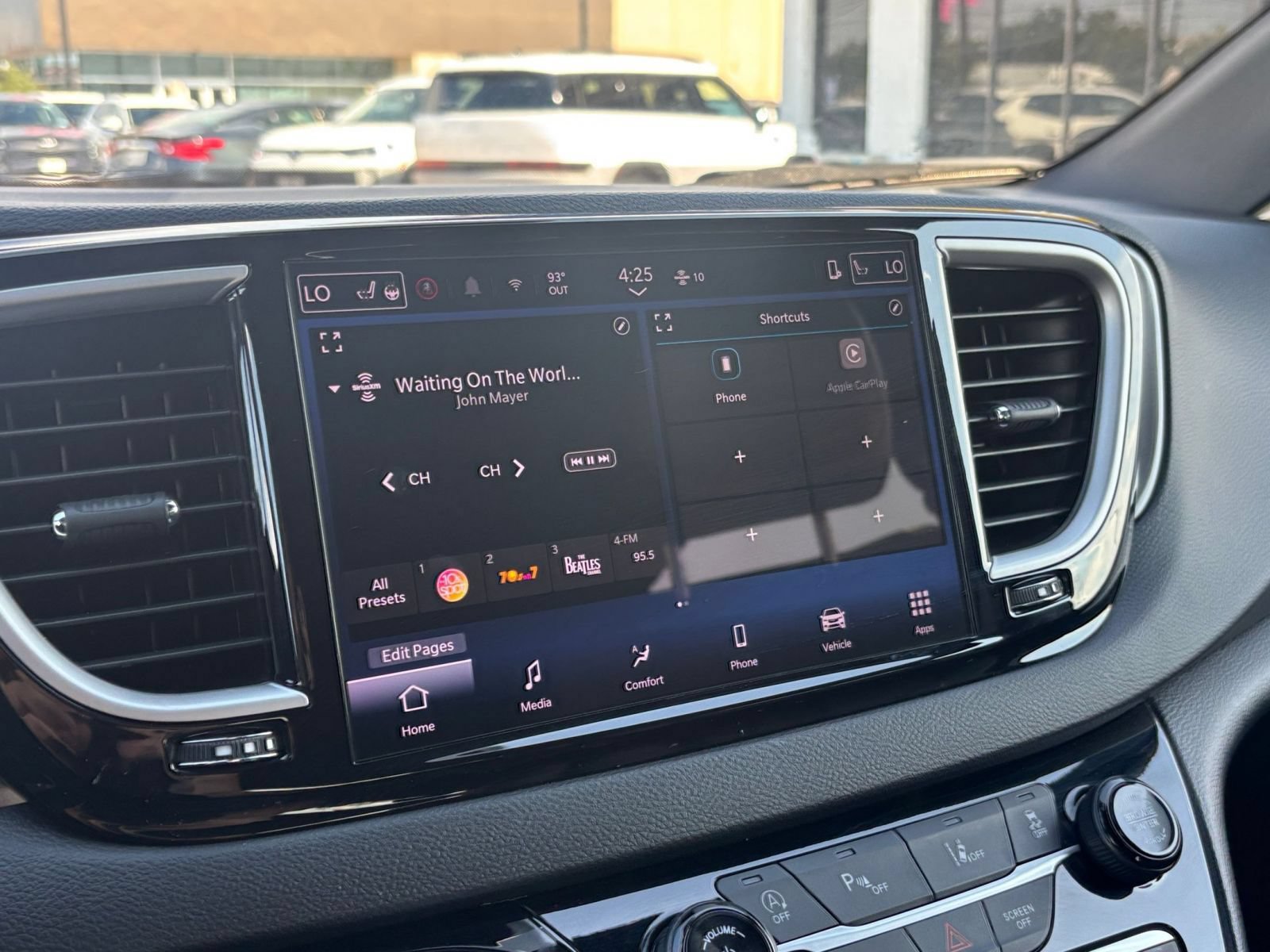 Used 2025 Chrysler Pacifica Select FWD image 19