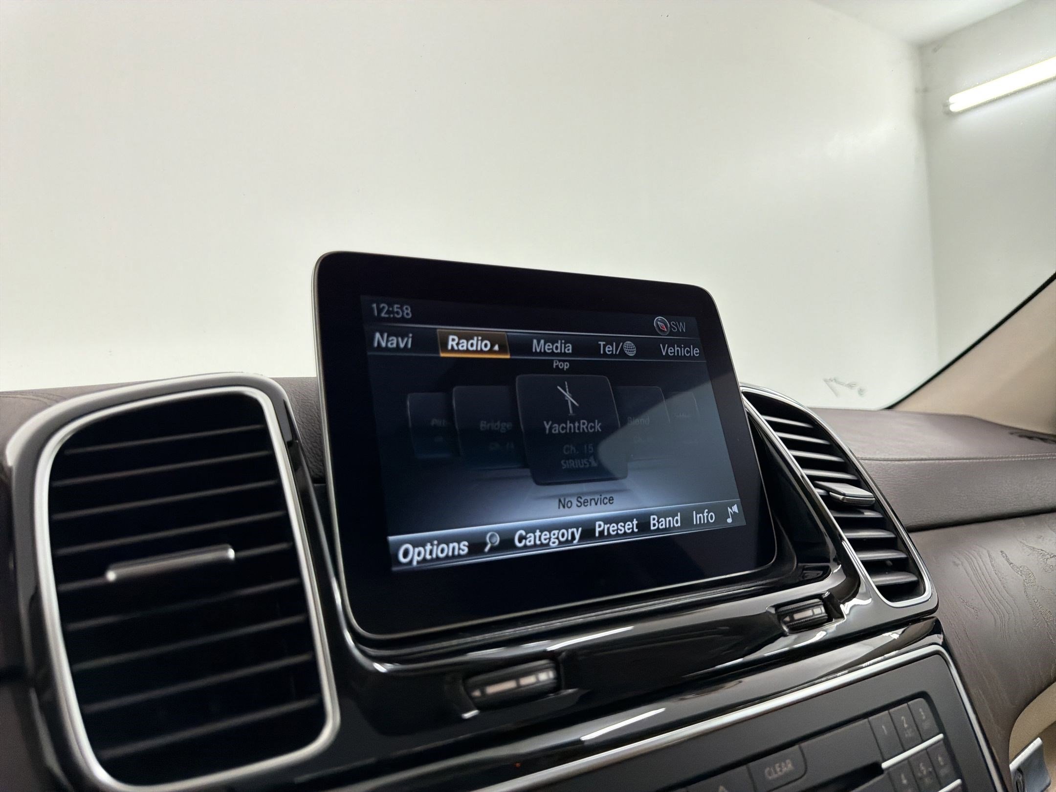 Used 2017 Mercedes-Benz GLS 550 4MATIC image 24