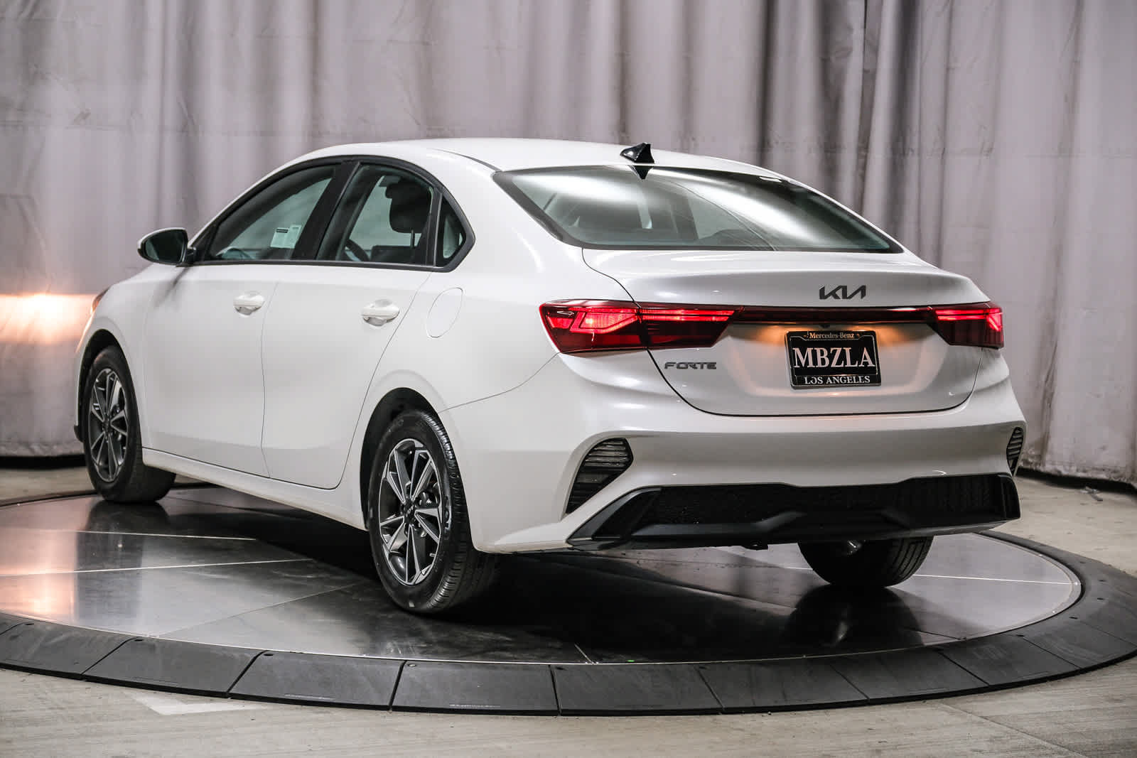 Used 2023 Kia Forte LXS FWD image 2