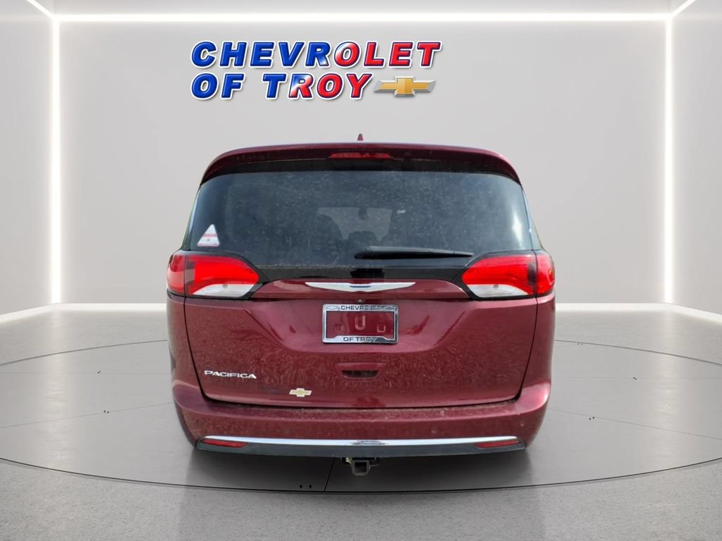 Used 2017 Chrysler Pacifica Touring-L w/ Tire & Wheel Group FWD image 8