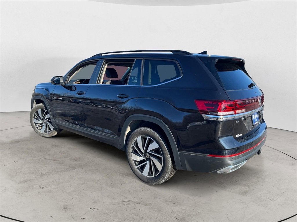 Used 2025 Volkswagen Atlas SE image 4