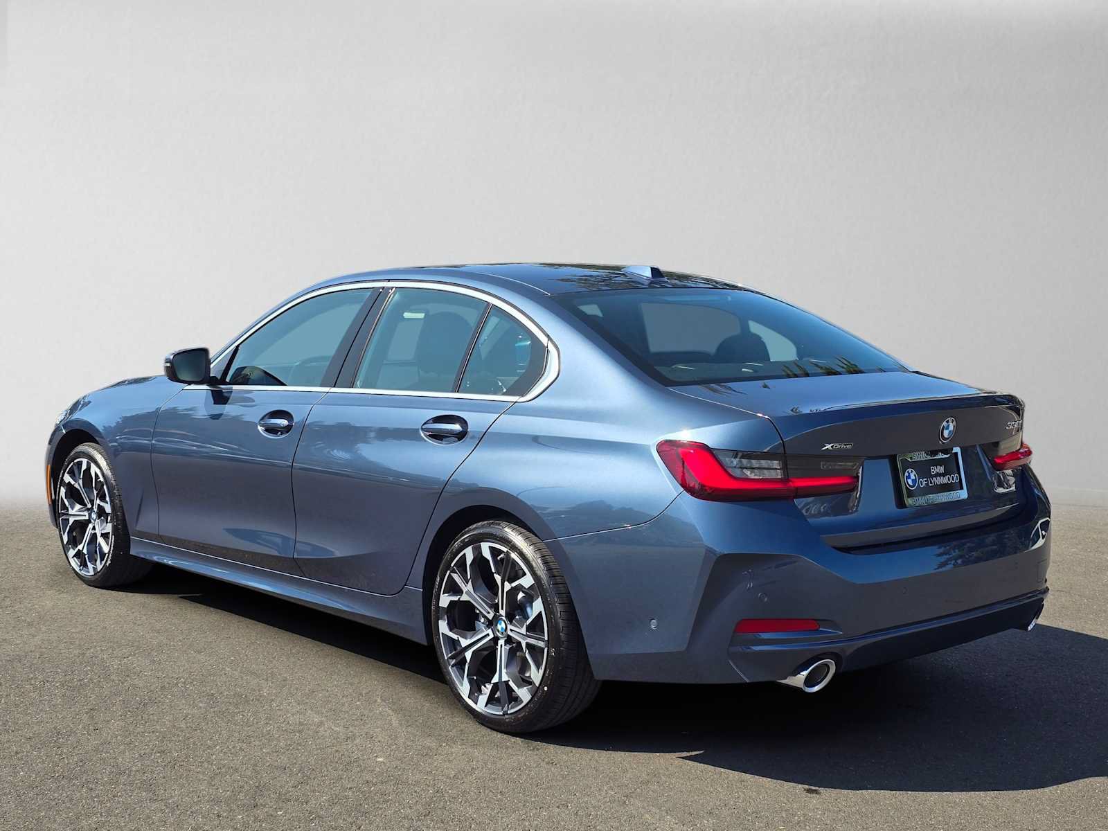 Used 2026 BMW 330i xDrive Sedan w/ Convenience Package AWD/4WD image 5
