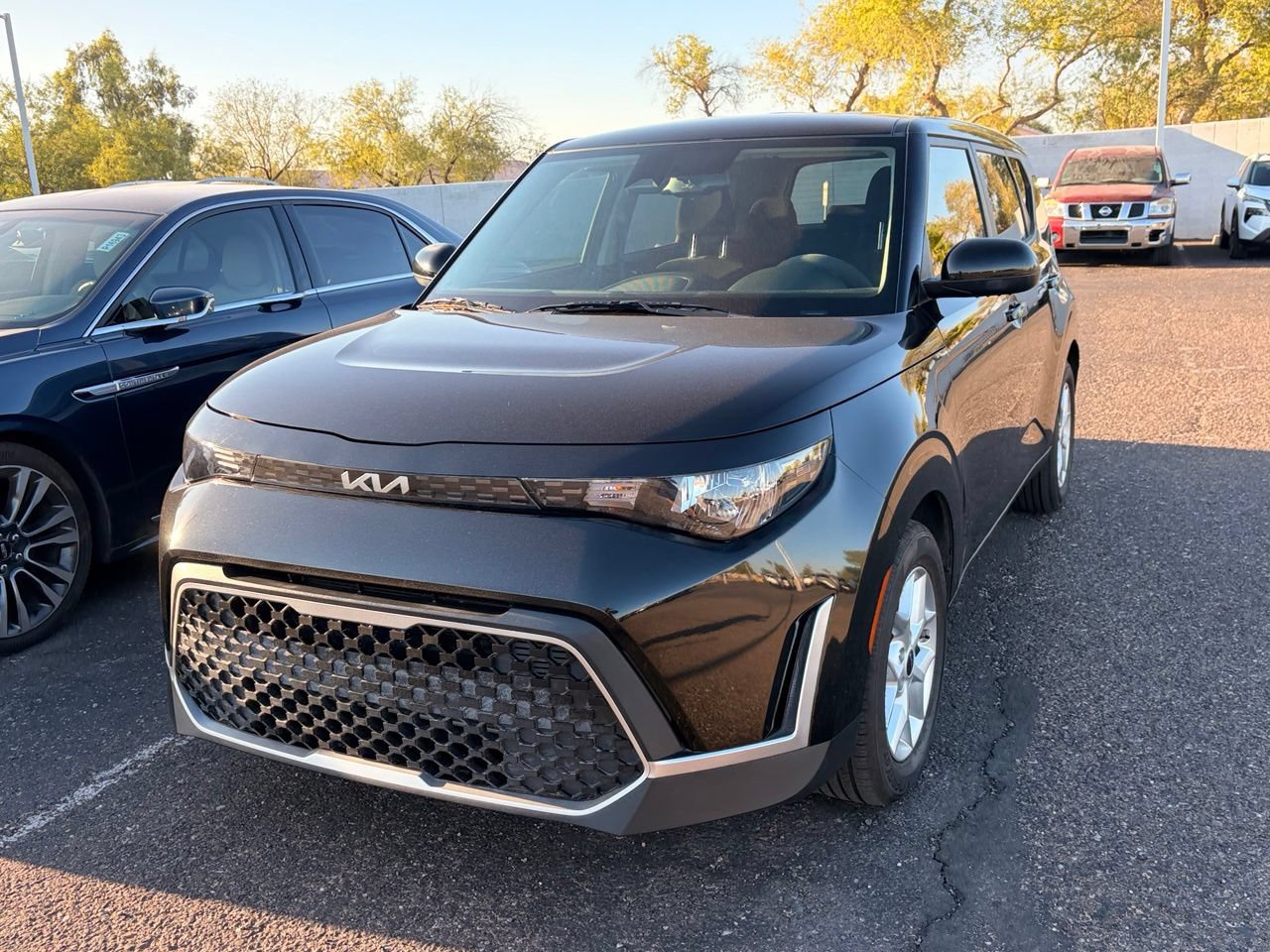 Used 2023 Kia Soul S FWD image 2