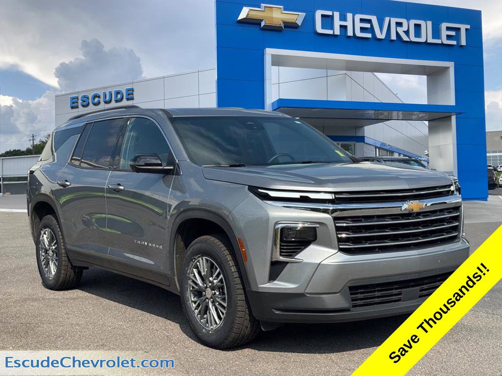 Used 2024 Chevrolet Traverse LT FWD image 1