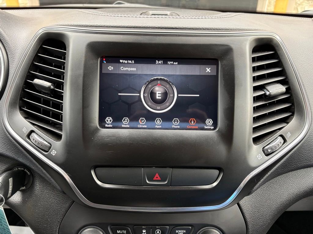 Used 2019 Jeep Cherokee Latitude w/ Popular Appearance Group image 33