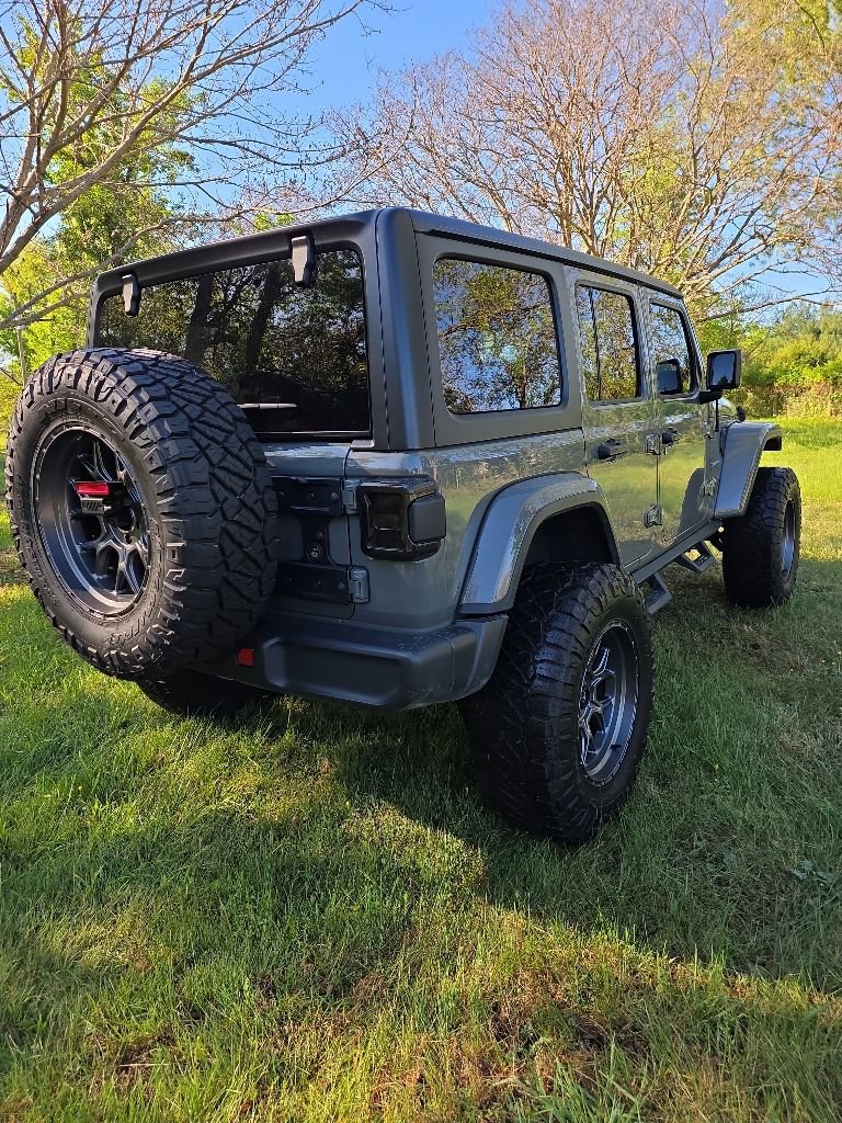 Used 2020 Jeep Wrangler Unlimited Sahara AWD/4WD image 10