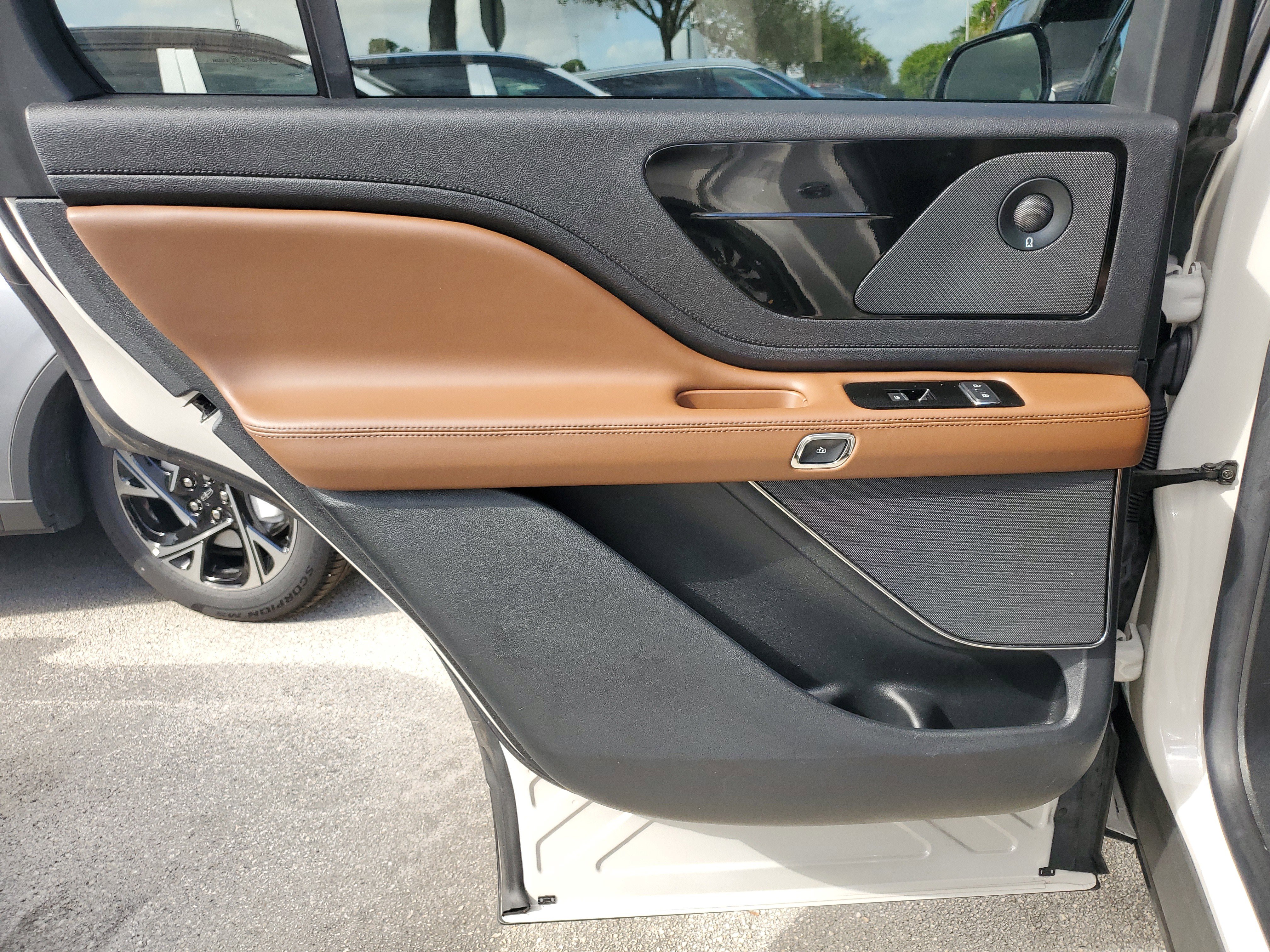 Certified 2022 Lincoln Aviator Reserve w/ Elements Package Plus image 10