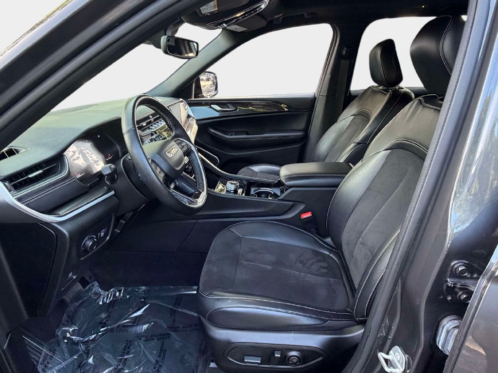Used 2022 Jeep Grand Cherokee Altitude AWD/4WD image 15