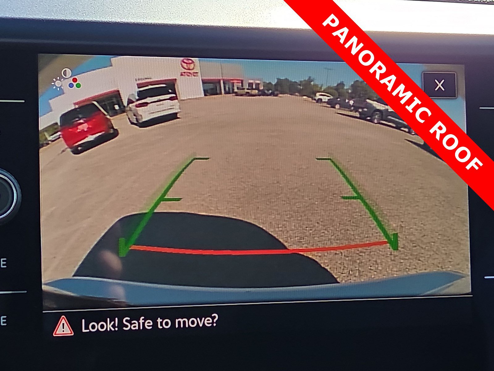 Used 2023 Volkswagen Taos SE w/ Panoramic Sunroof Package FWD image 17
