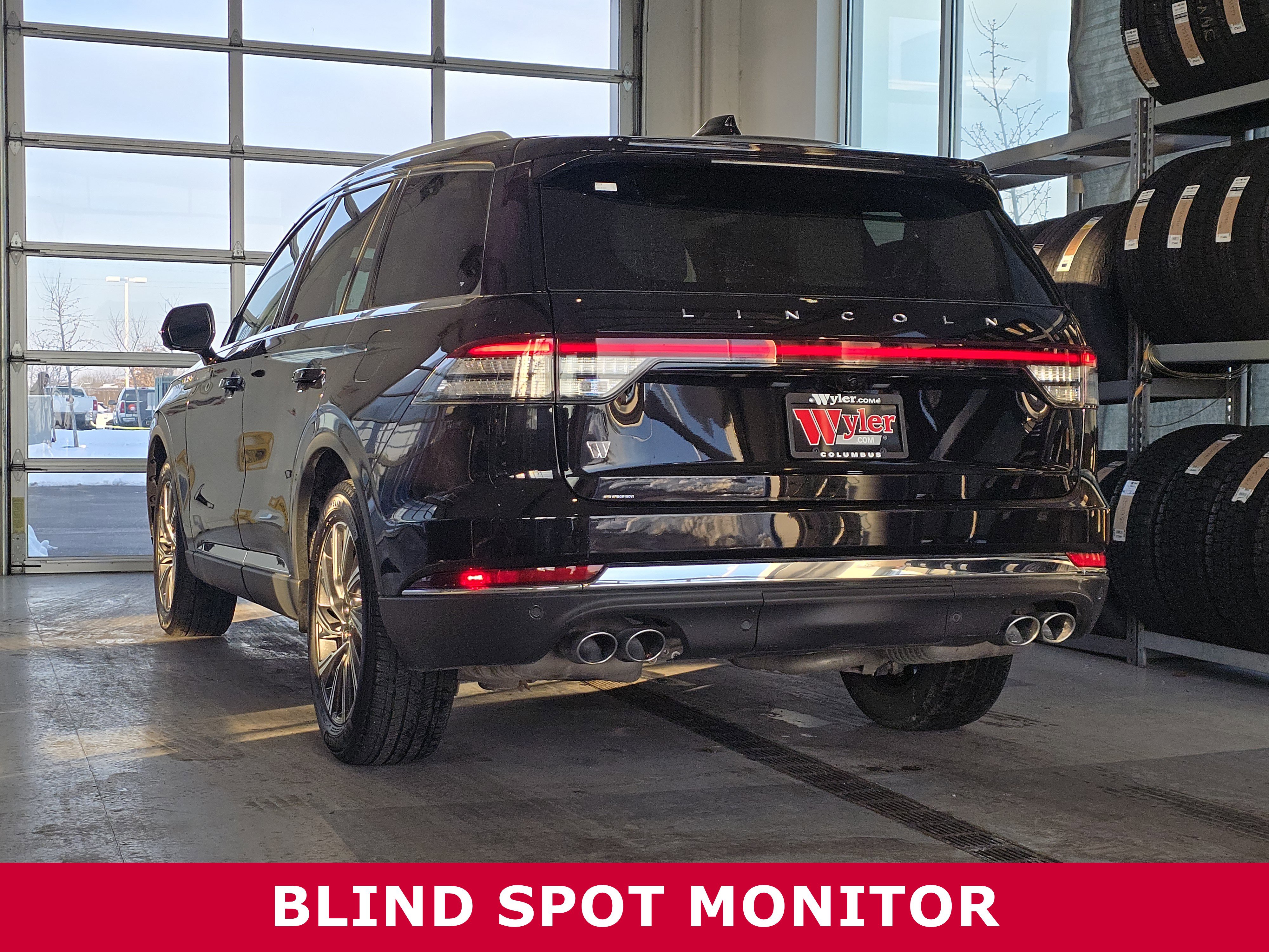 Used 2025 Lincoln Aviator AWD image 7