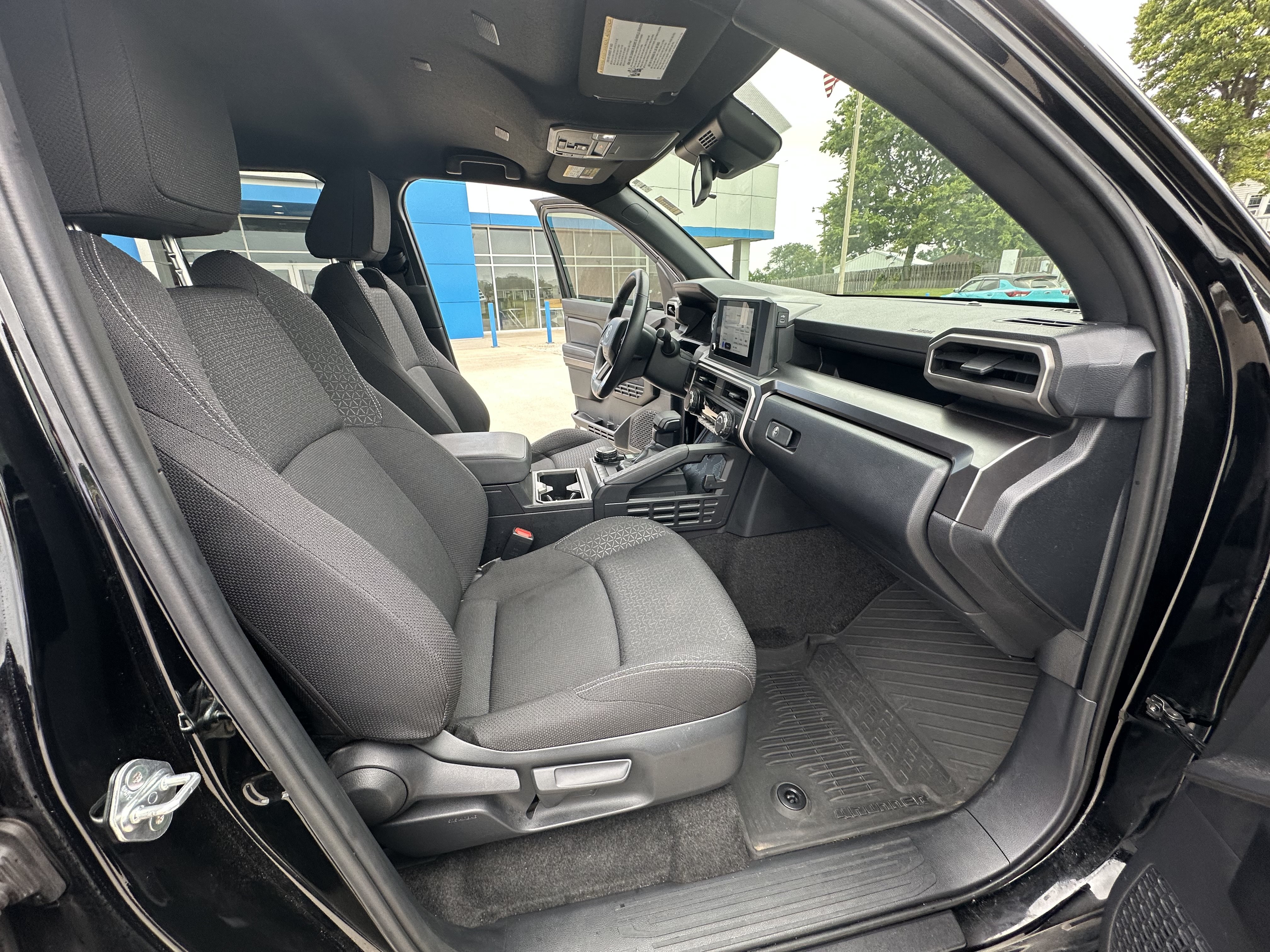 Used 2025 Toyota 4Runner SR5 AWD/4WD image 31