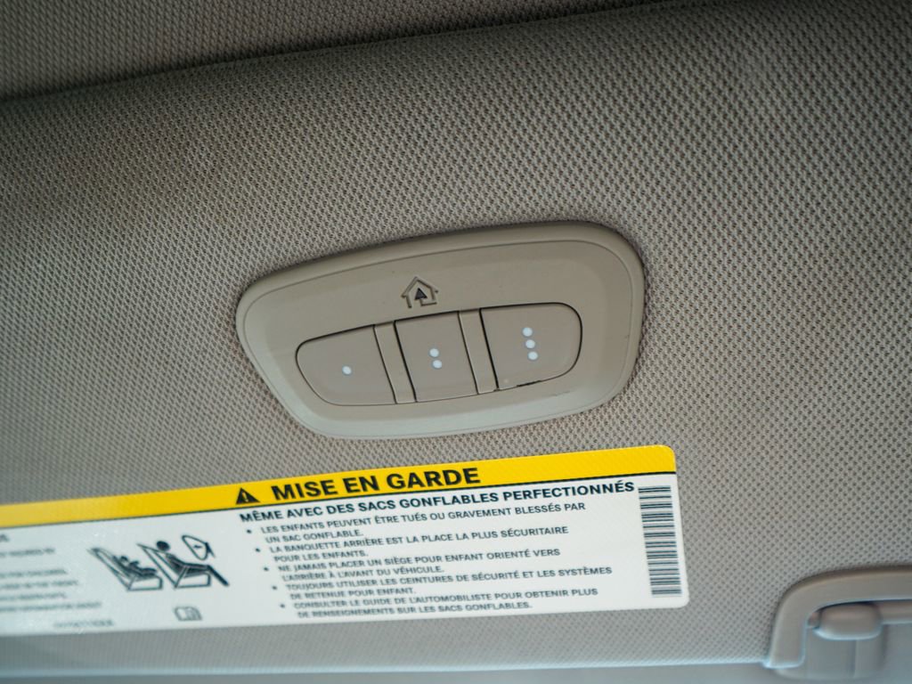 Used 2021 Chrysler Pacifica Limited w/ Uconnect Theater Family Group image 31