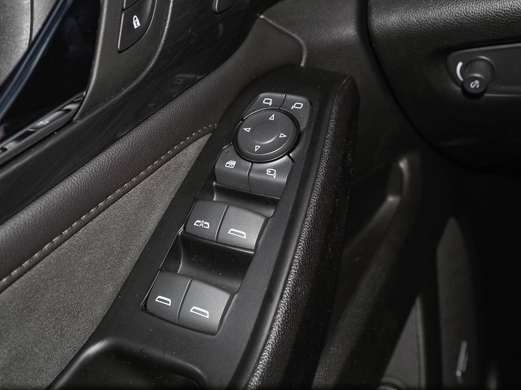 Certified 2023 Chevrolet Traverse High Country image 32