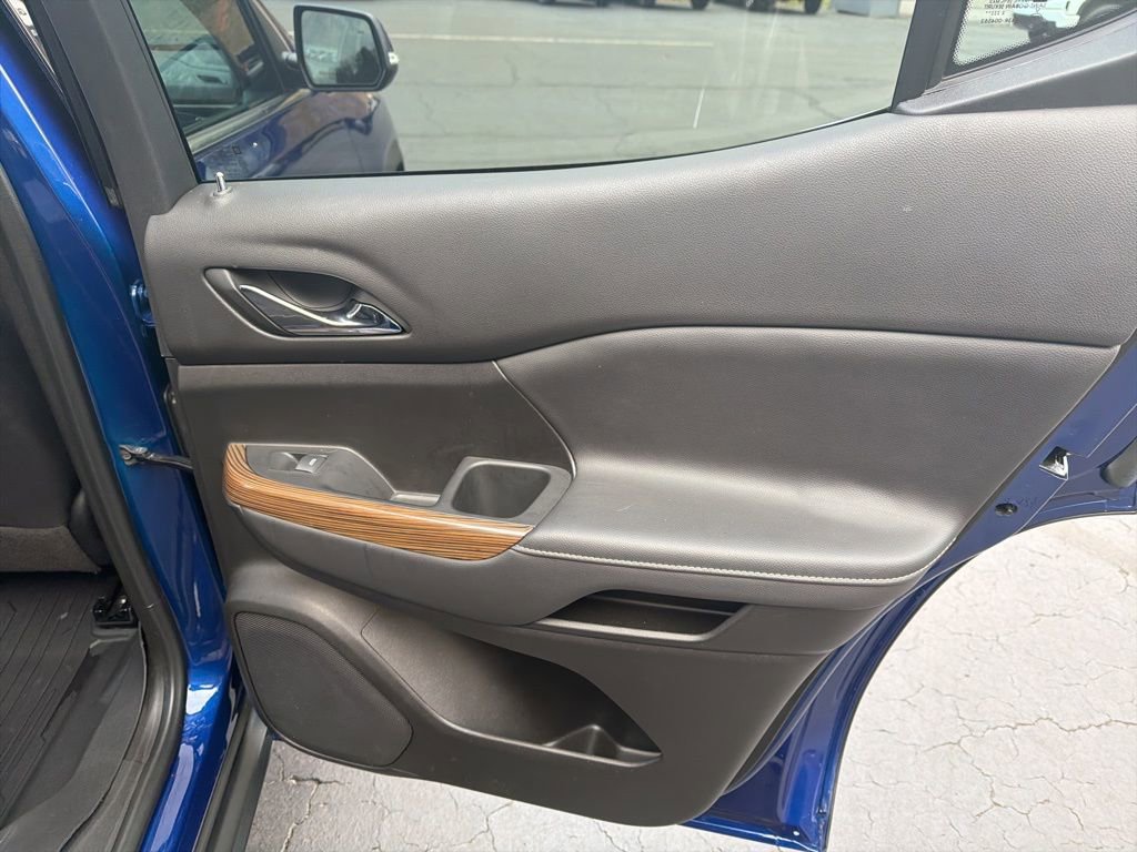 Certified 2023 GMC Acadia SLE w/ Driver Convenience Package image 15