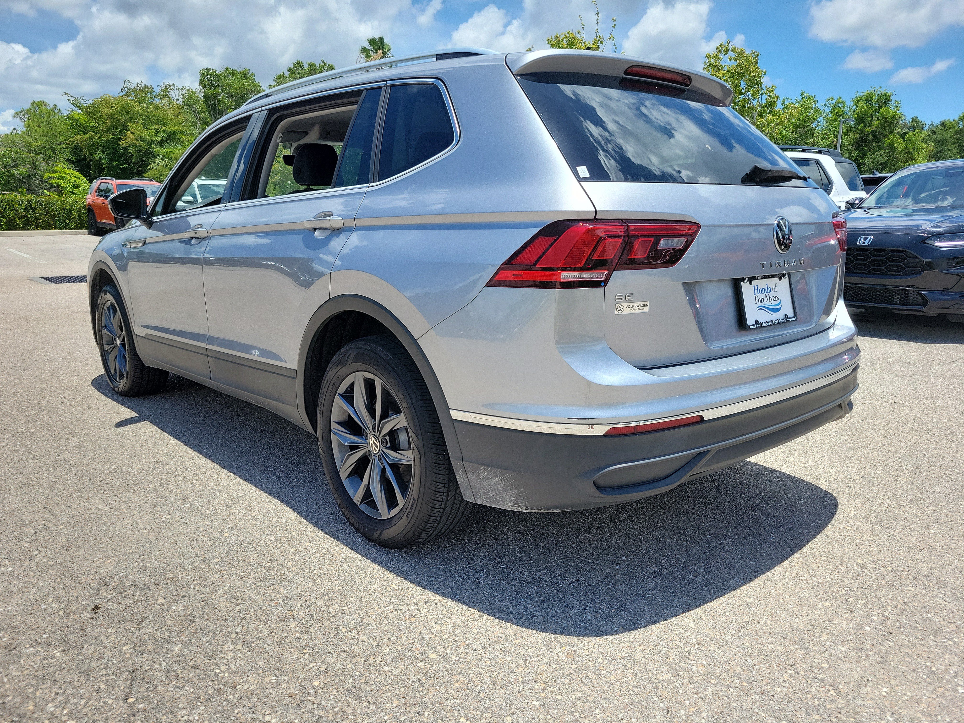 Used 2024 Volkswagen Tiguan SE FWD image 4