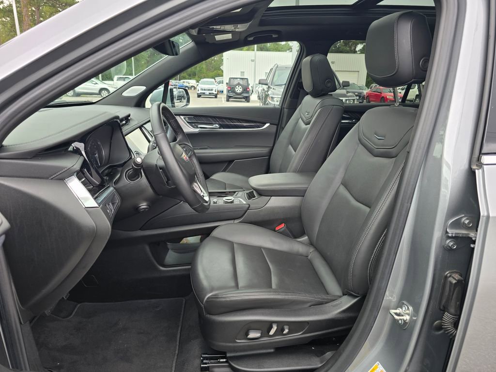 Used 2025 Cadillac XT6 Premium Luxury image 32