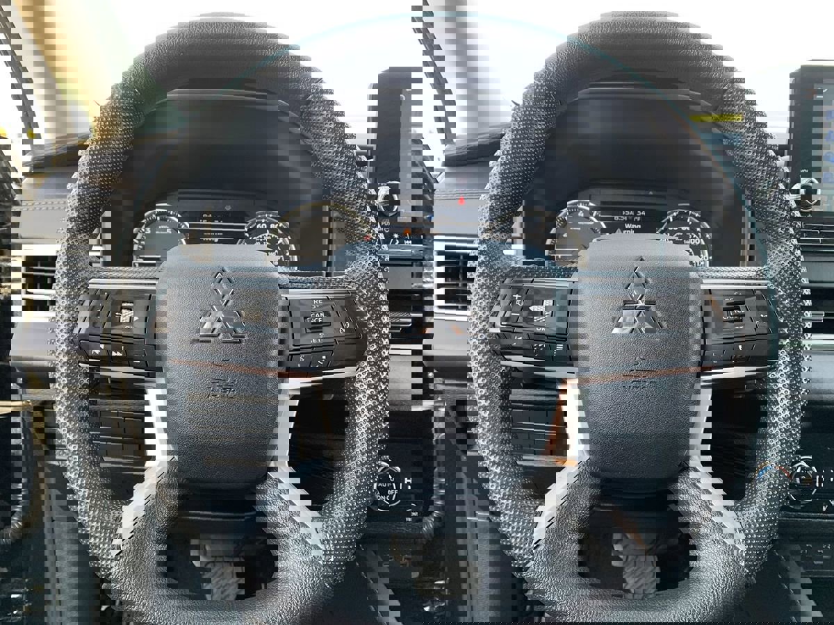 Used 2022 Mitsubishi Outlander ES AWD/4WD image 16