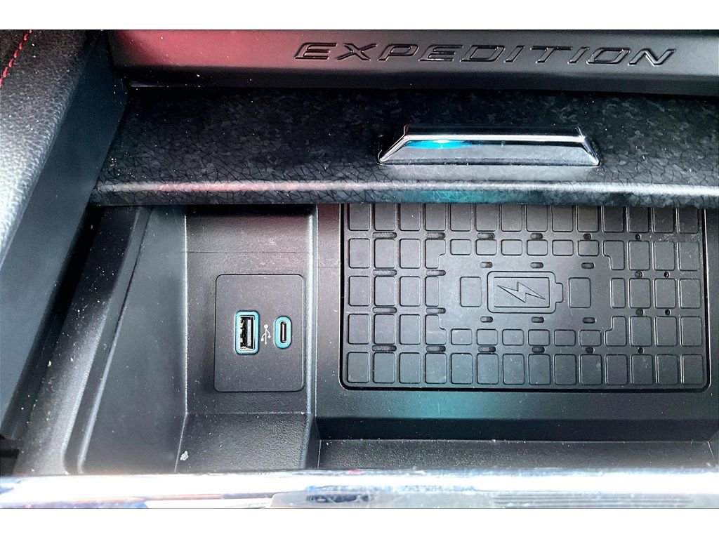 Used 2022 Ford Expedition Limited AWD/4WD image 36