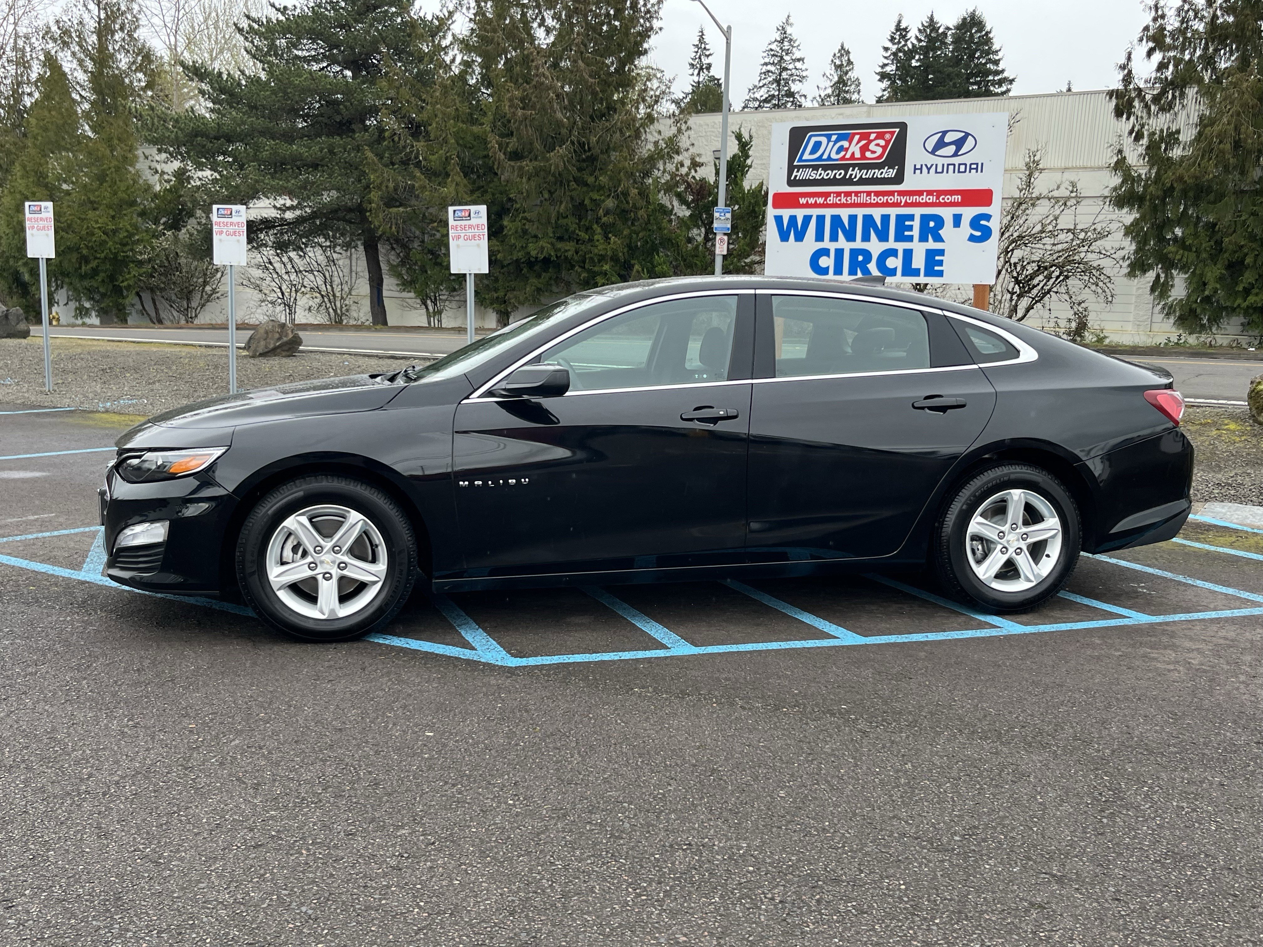 Used 2022 Chevrolet Malibu LT FWD image 2