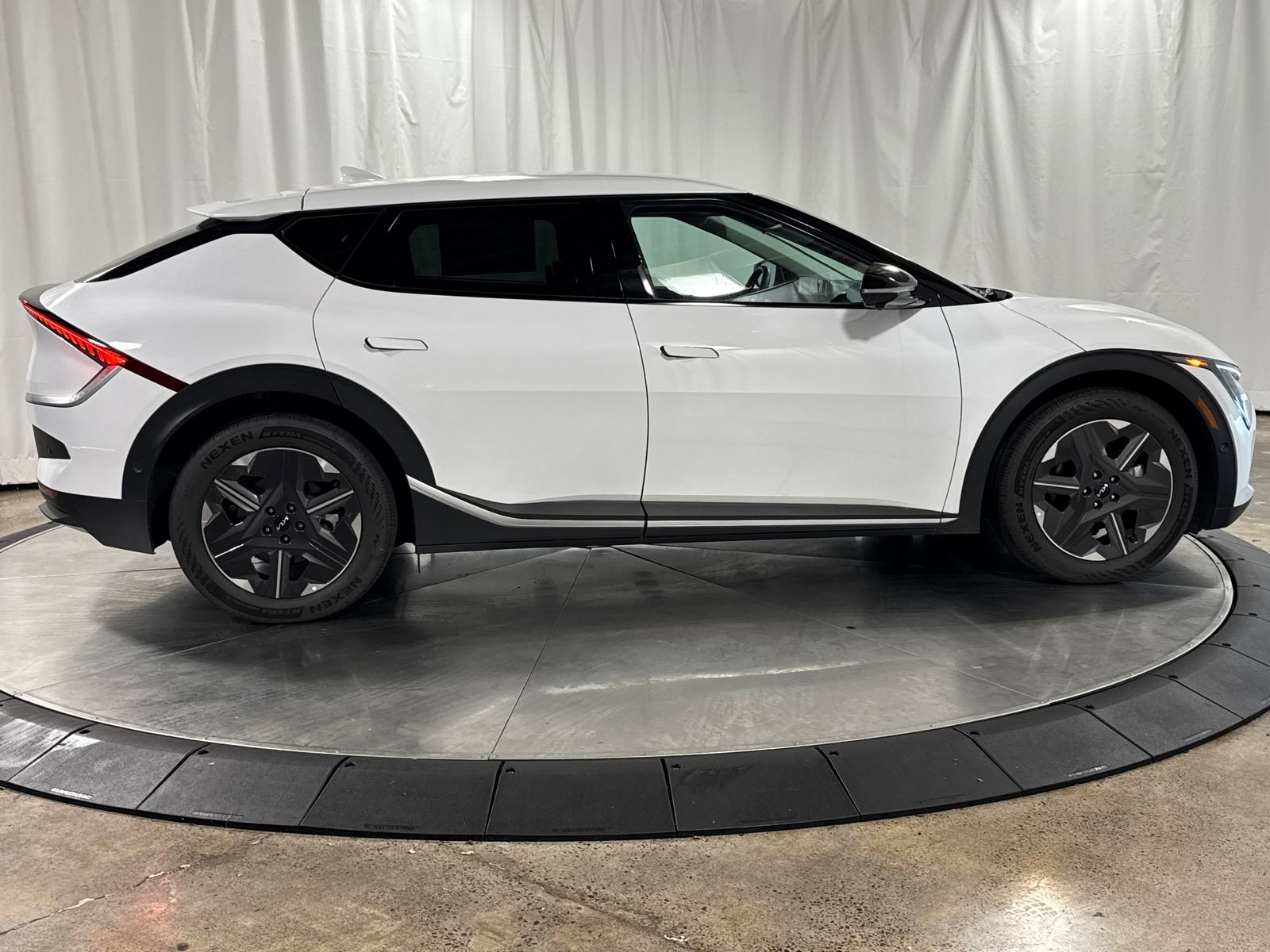 New 2025 Kia EV6 Light w/ Light LR Technology Package AWD/4WD image 6