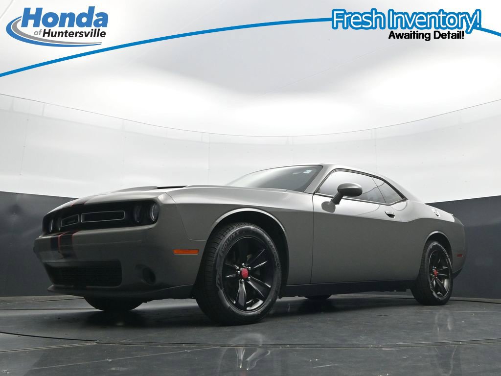 Used 2019 Dodge Challenger SXT RWD image 40