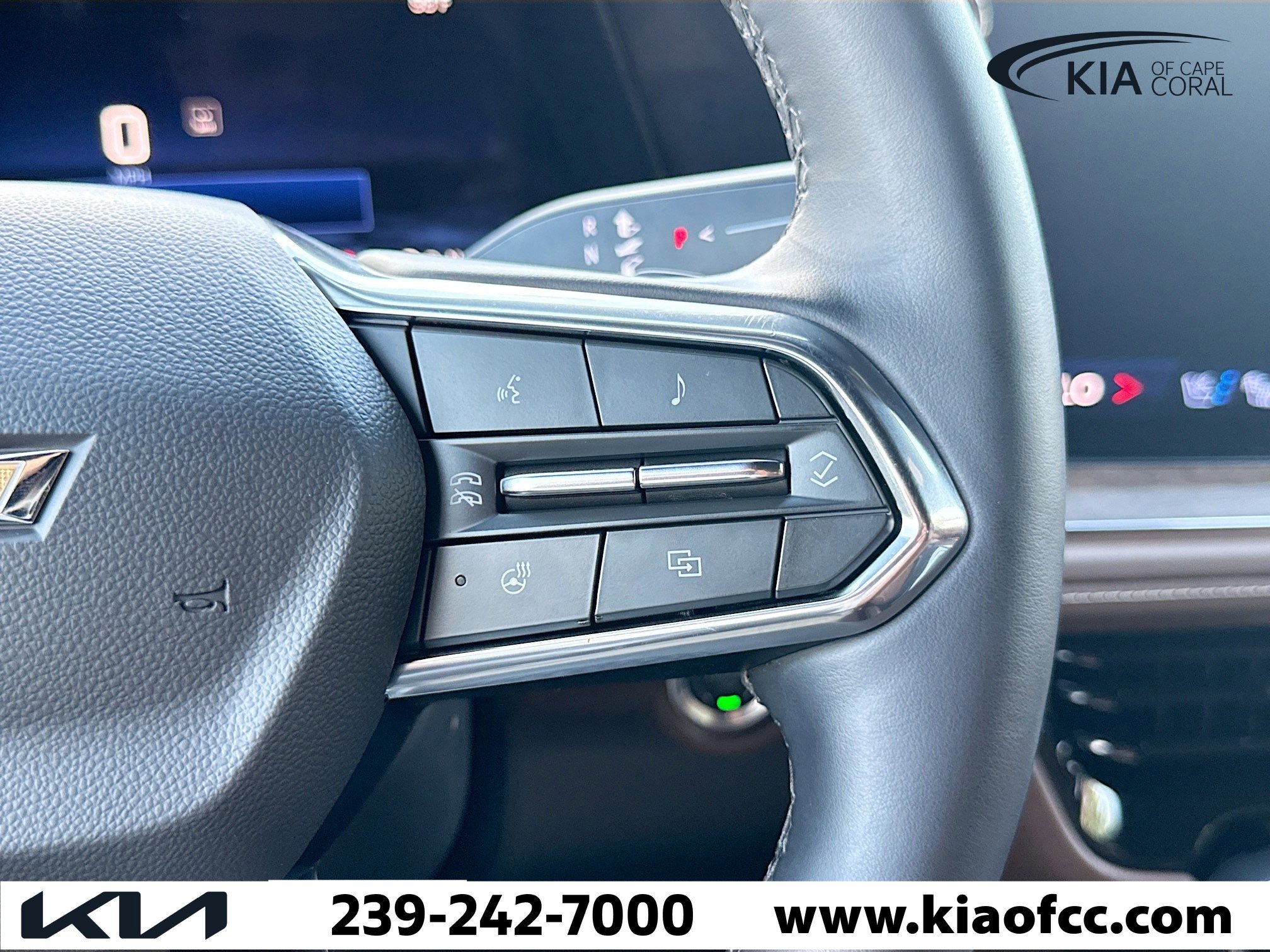 Used 2025 Chevrolet Suburban High Country image 36