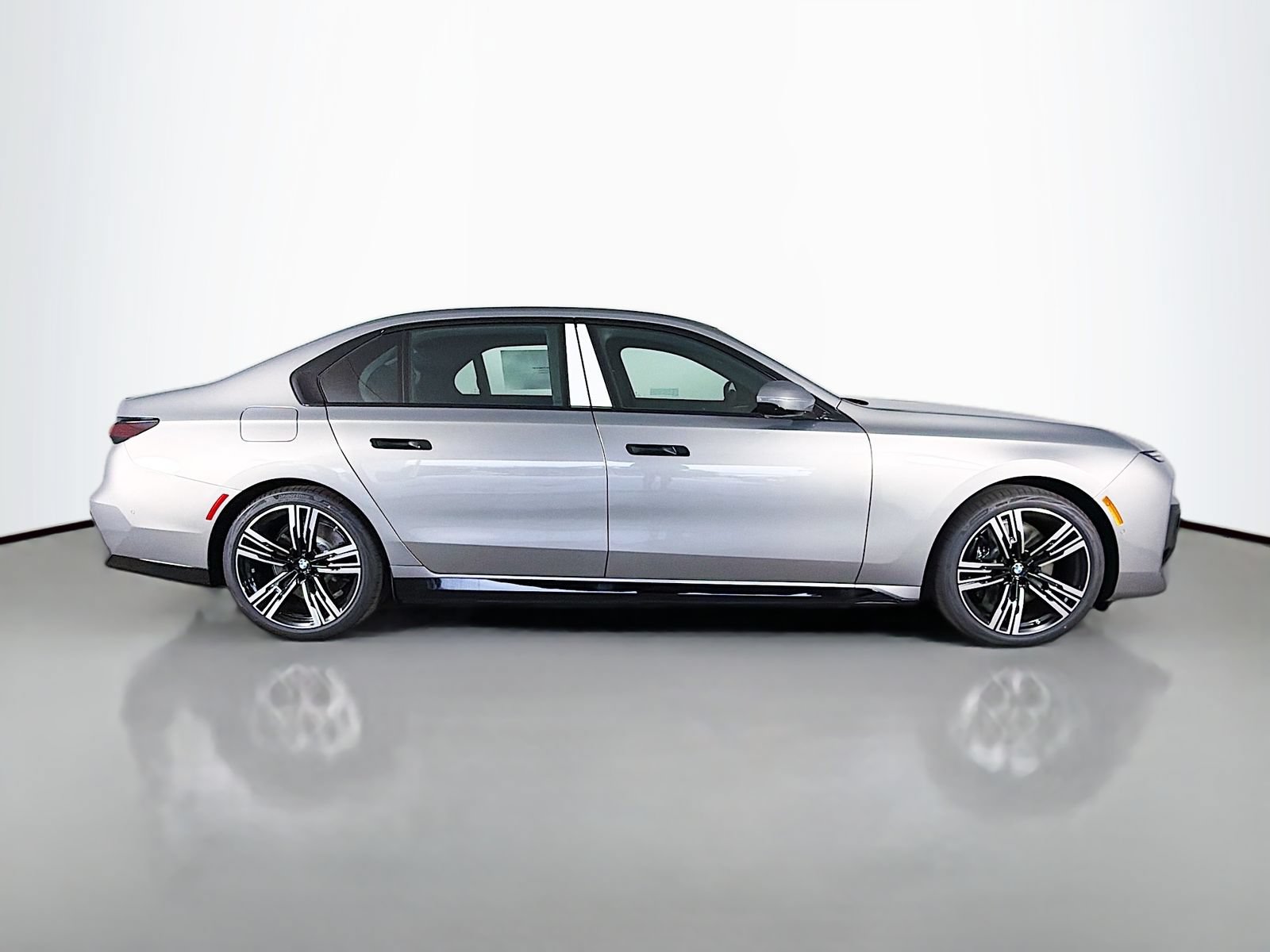 New 2026 BMW i7 xDrive60 w/ M Sport Package RWD image 8