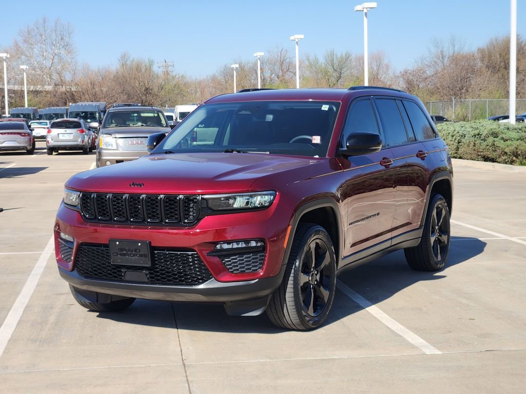 Used 2023 Jeep Grand Cherokee Limited w/ Black Appearance Package image 3