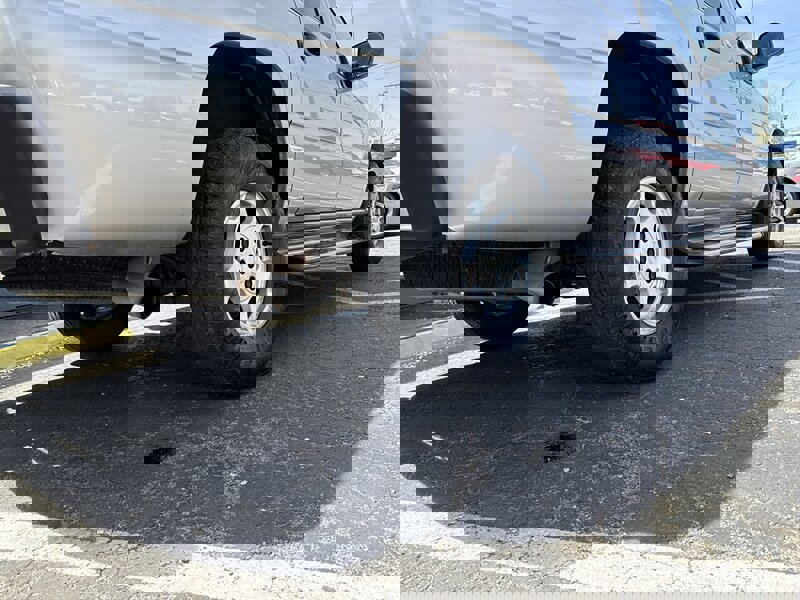 Used 2004 Chevrolet Avalanche 2WD image 5