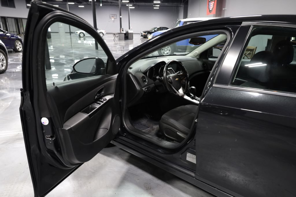 Used 2014 Chevrolet Cruze LT w/ Technology Package FWD image 9