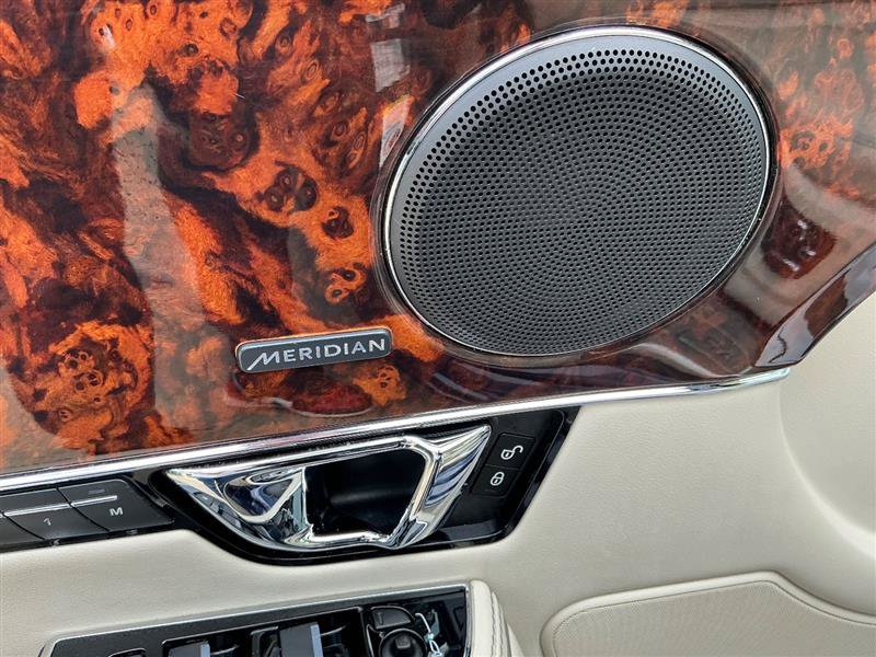 Used 2014 Jaguar XJ AWD image 27