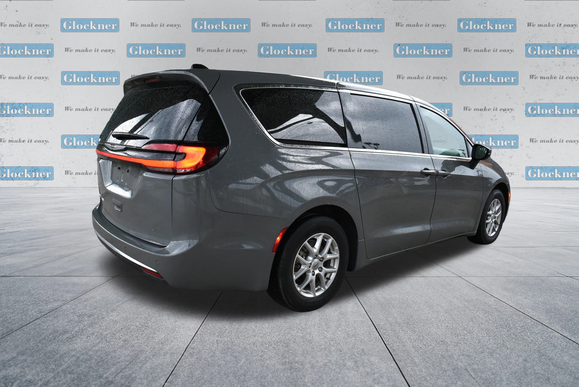 Used 2023 Chrysler Pacifica Touring-L FWD image 6