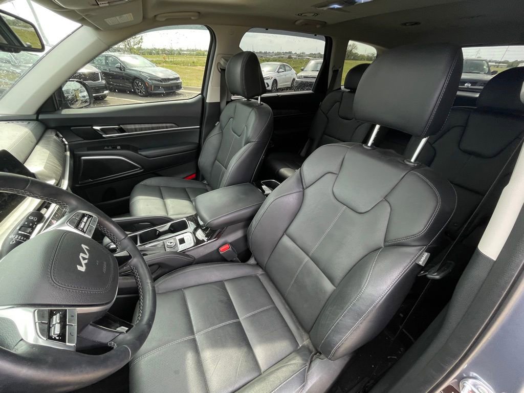 Used 2025 Kia Telluride EX w/ EX Captain's Chair Package image 9