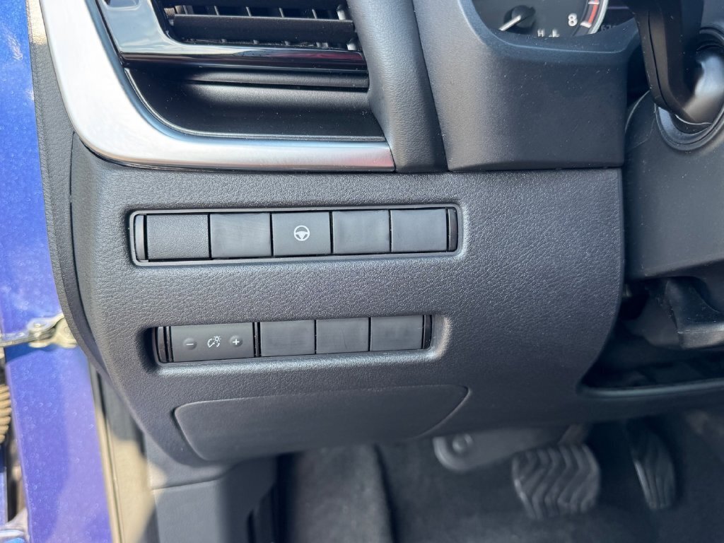 Used 2023 Nissan Rogue SV FWD image 23