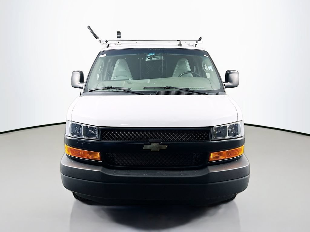 Used 2022 Chevrolet Express 2500 RWD image 2
