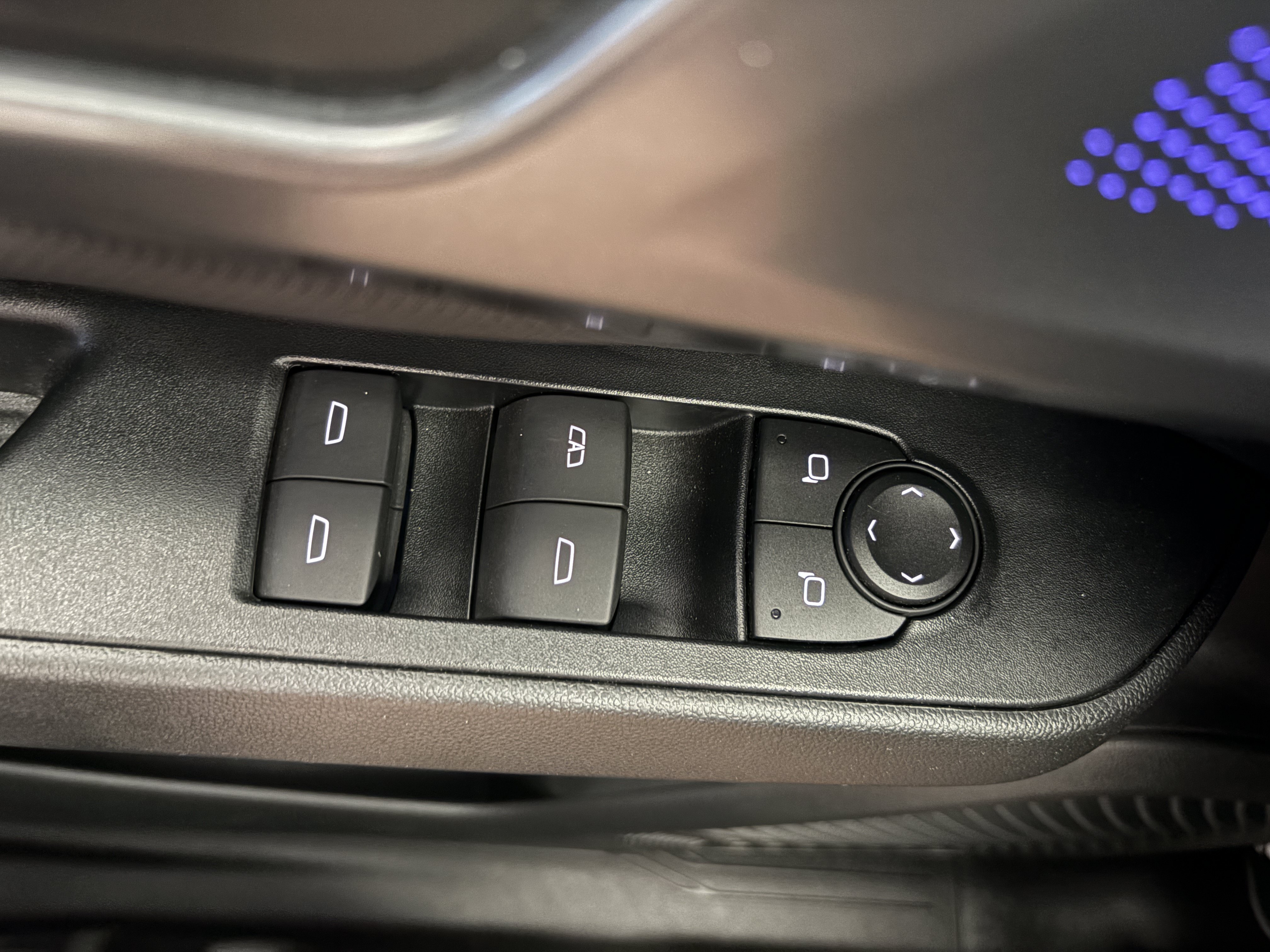 Used 2025 Chevrolet Equinox EV RS FWD image 13