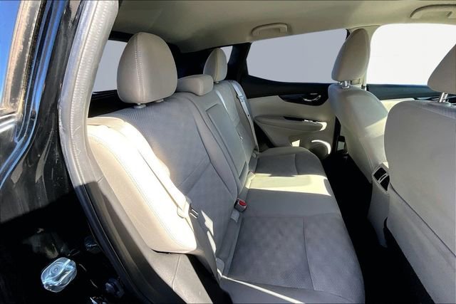 Used 2017 Nissan Rogue Sport SV w/ SV Premium Package image 17