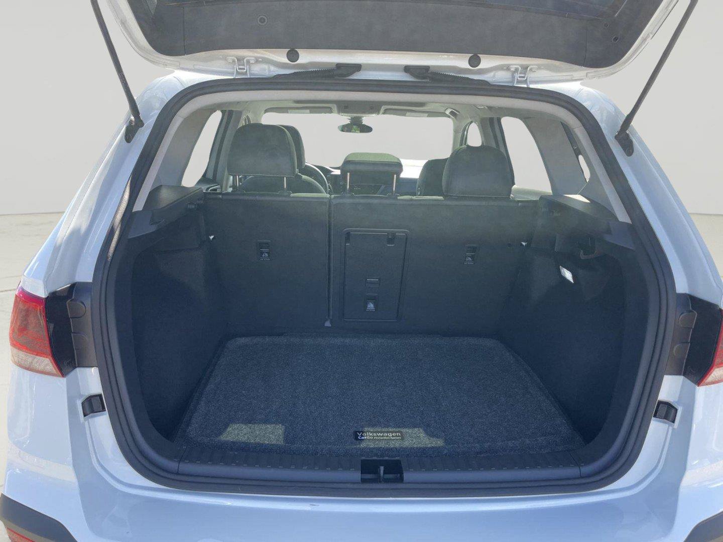 Used 2024 Volkswagen Taos SE w/ Panoramic Sunroof Package AWD/4WD image 8