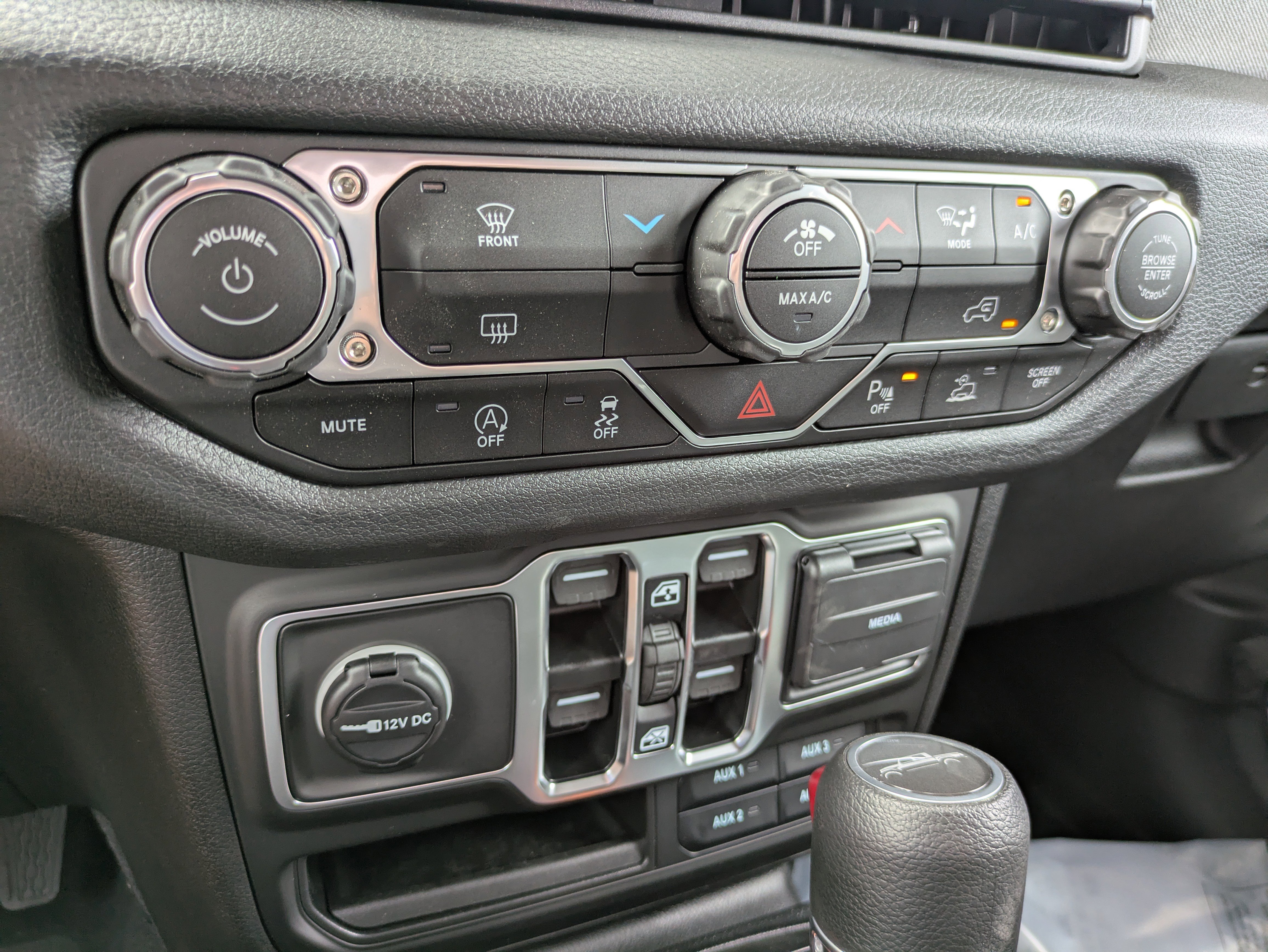 New 2025 Jeep Gladiator Sport image 15