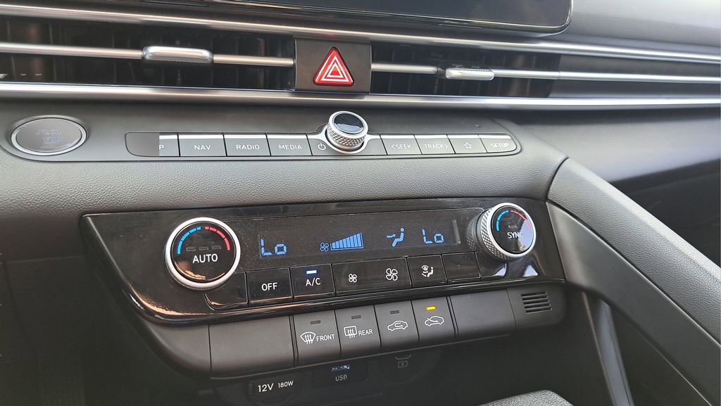 Used 2024 Hyundai Elantra SEL FWD image 26