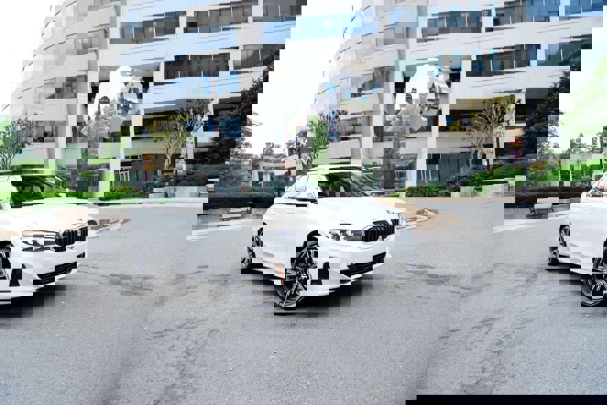 Used 2024 BMW 330i Sedan image 2