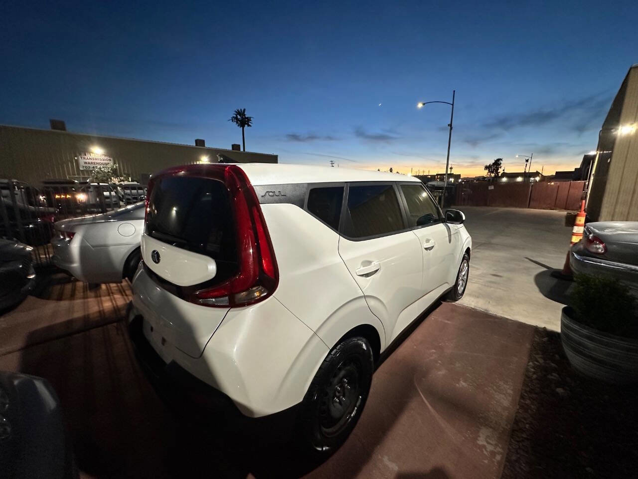 Used 2020 Kia Soul LX image 4