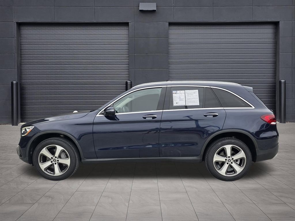 Used 2022 Mercedes-Benz GLC 300 w/ Premium Package Lite image 2