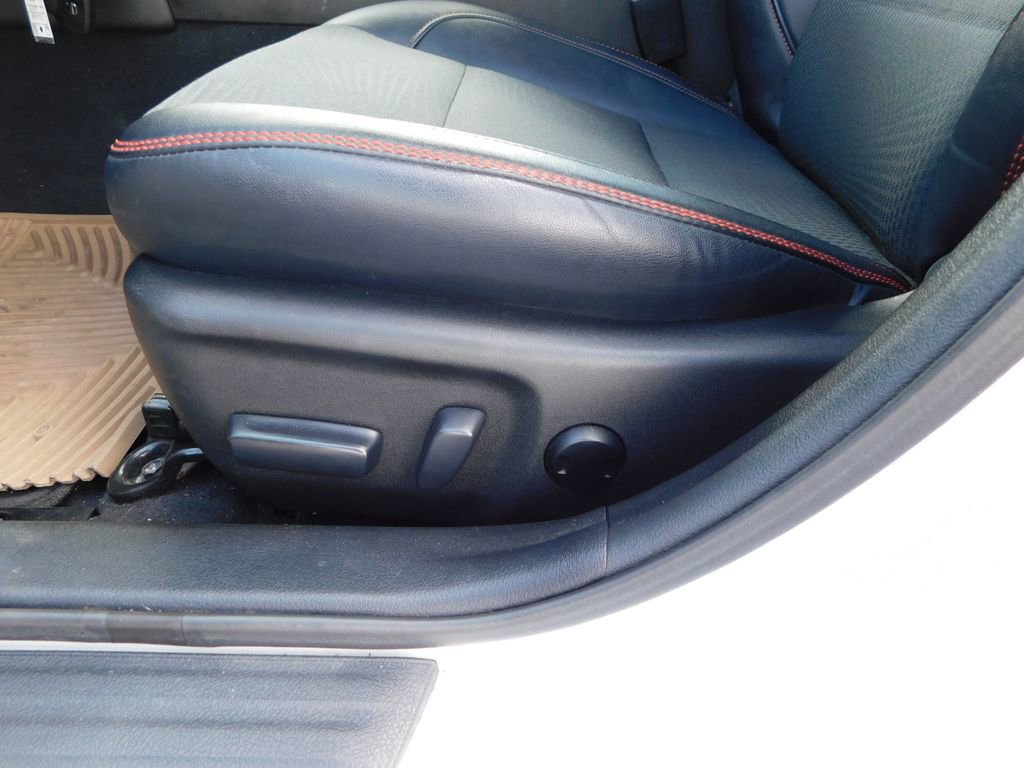 Used 2016 Toyota Camry SE w/ Moonroof Package image 14