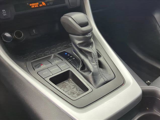 Used 2021 Toyota RAV4 LE image 13