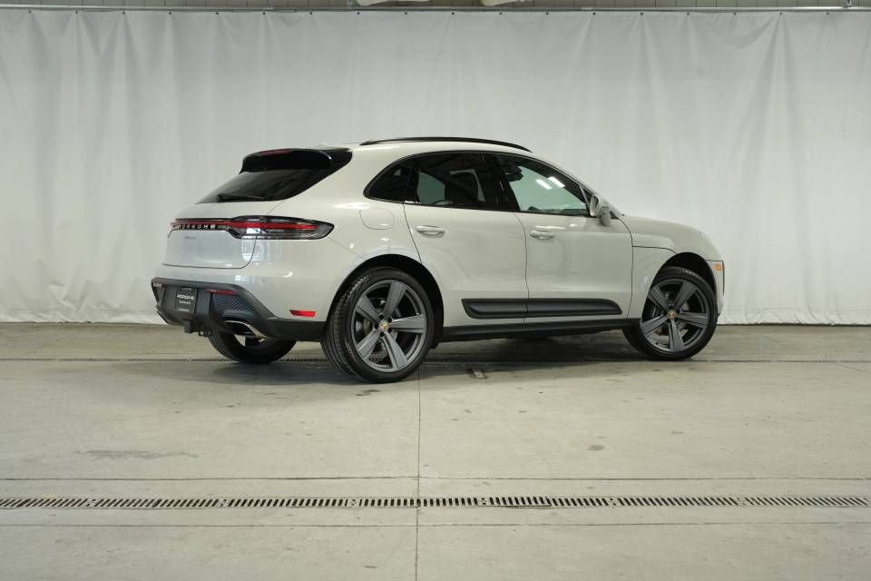 Certified 2026 Porsche Macan AWD/4WD image 7