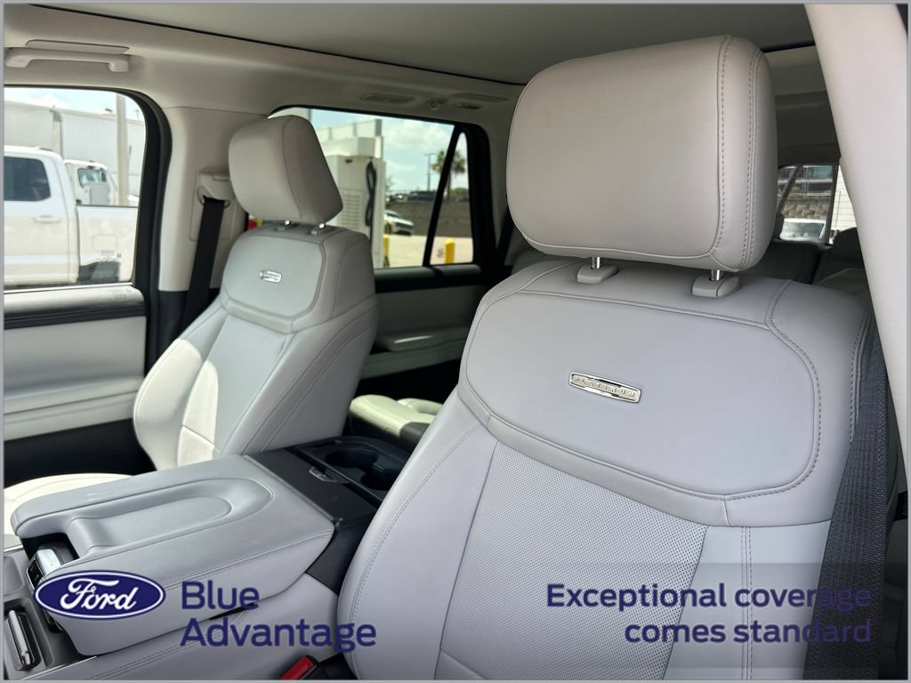 Used 2025 Ford Expedition Platinum w/ Driver's Package AWD/4WD image 11