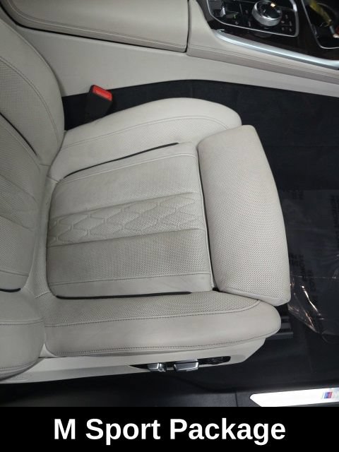 Used 2021 BMW X7 xDrive40i w/ M Sport Package AWD/4WD image 8